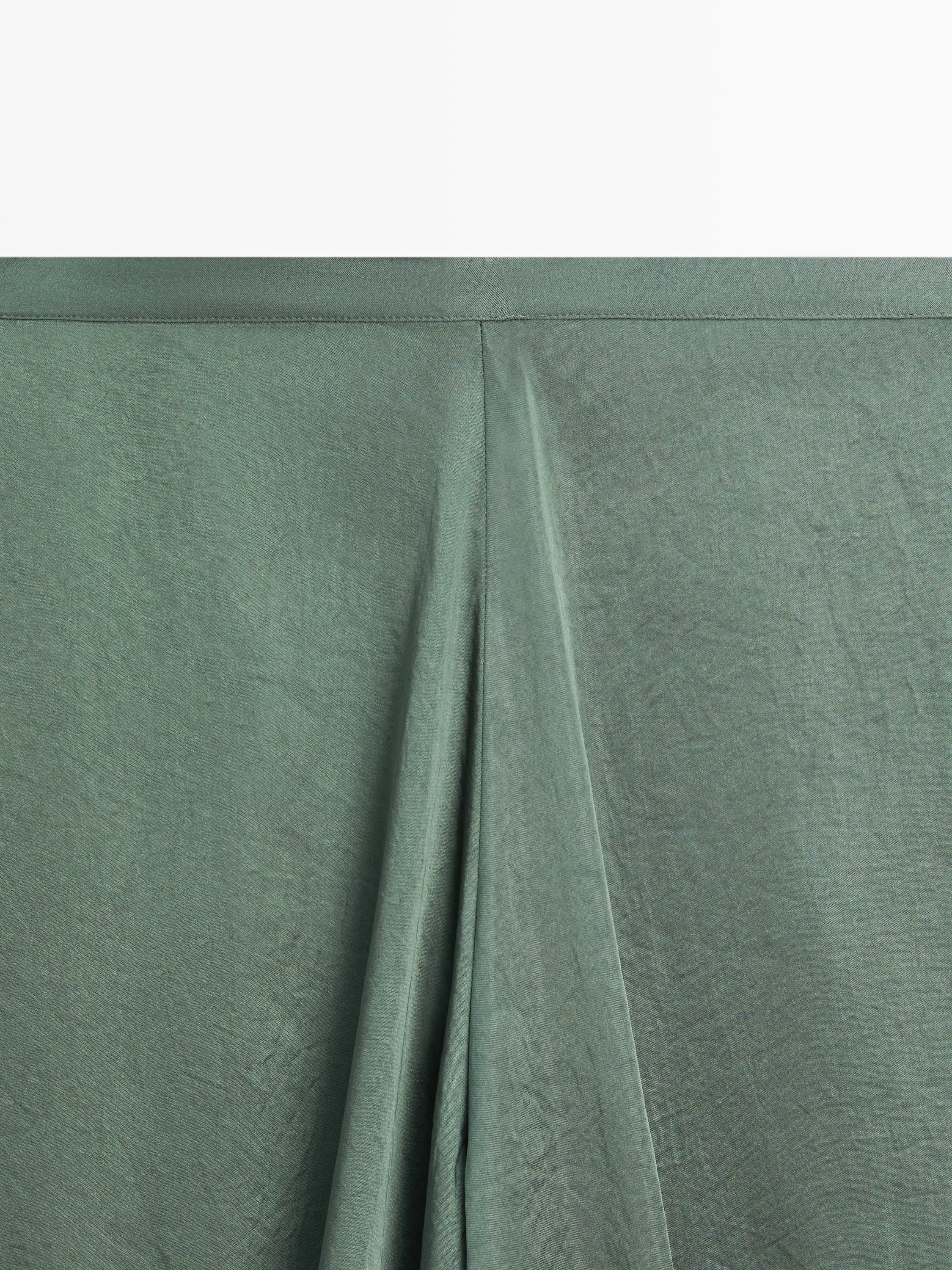 Flowing wide-leg trousers